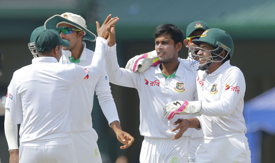 bangladesh-celebrate-wicket